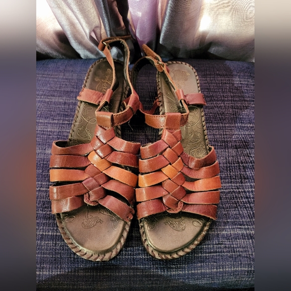 Strictly Comfort Sandals Womens Size 7M Brown Leather Upper Buckle, quality - Picture 2 of 8